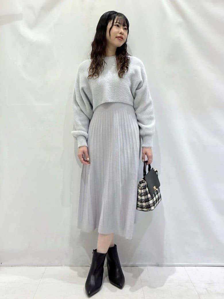 komaさんの「OPAQUE.CLIP｜ラメフェザープルオーバーセット ニットワンピース【洗濯機OK】《XS～LL》」を使ったコーディネート