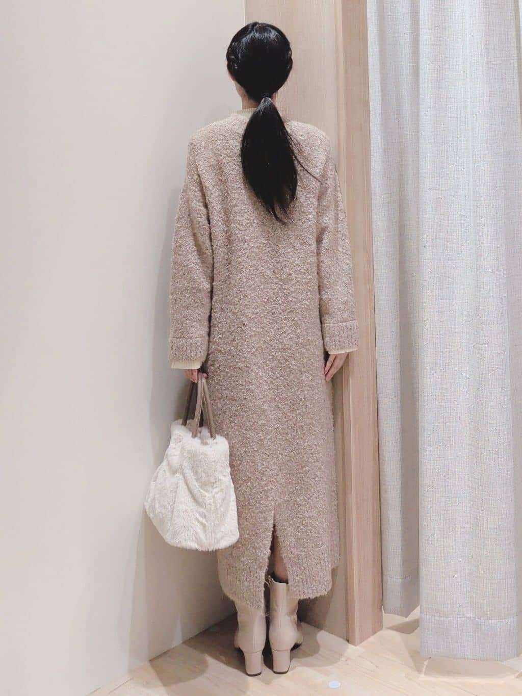 Yuiさんの「grove｜一枚でレイヤードコーデ完成！ブークレーニットワンピース」を使ったコーディネート