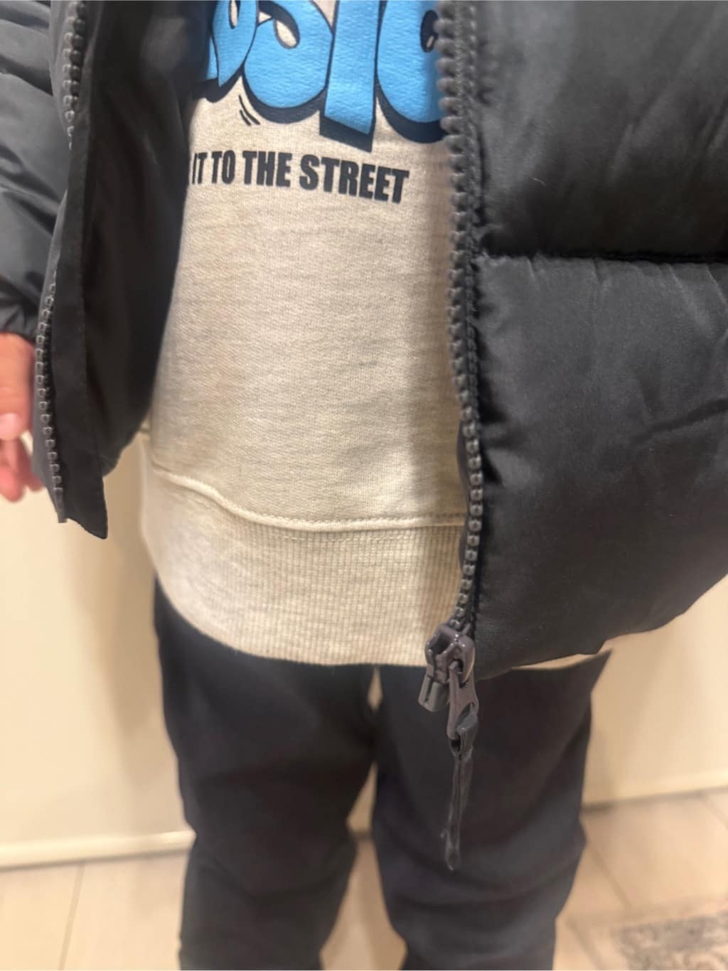 chさんの「THE SHOP TK｜【110-160】スタンドネック中綿ブルゾン」を使ったコーディネート