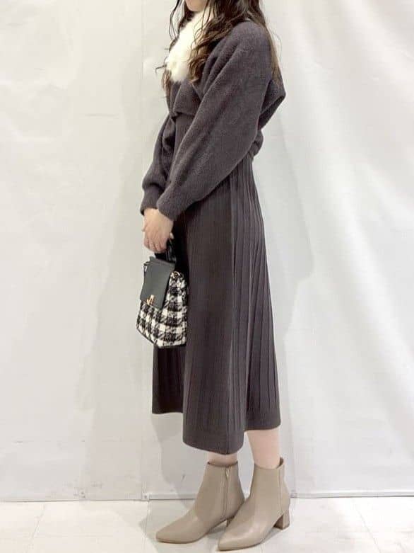 komaさんの「OPAQUE.CLIP｜ラメフェザープルオーバーセット ニットワンピース【洗濯機OK】《XS～LL》」を使ったコーディネート