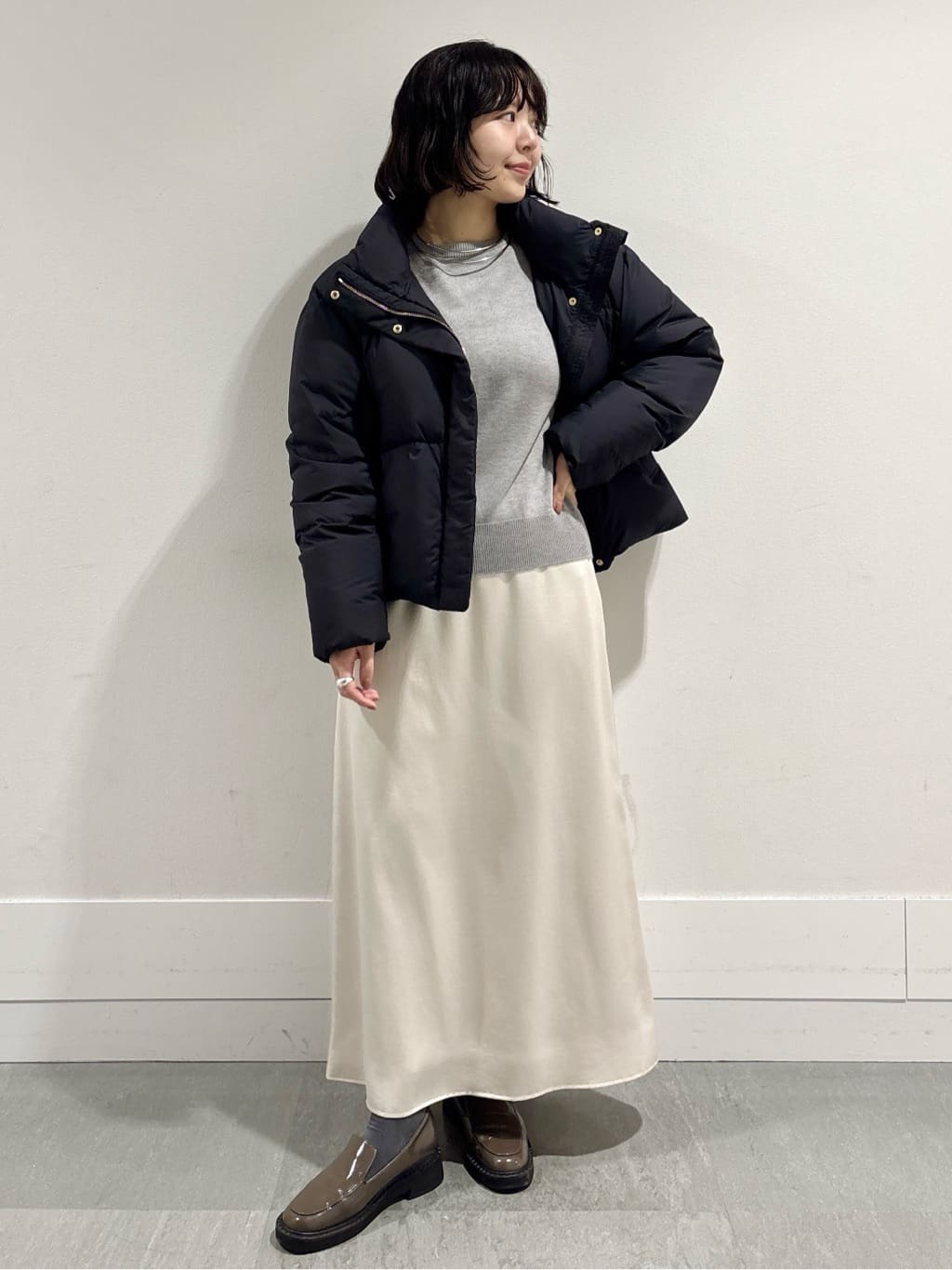 モエカさんの「UNTITLED｜【8色展開／コンパクト丈】レーヨン混 コクーンニット」を使ったコーディネート