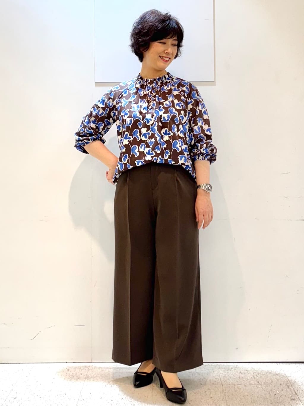 ヤスコさんの「Reflect｜【ジャケットのインナーにおすすめ◎】花柄タックデザインブブラウス」を使ったコーディネート