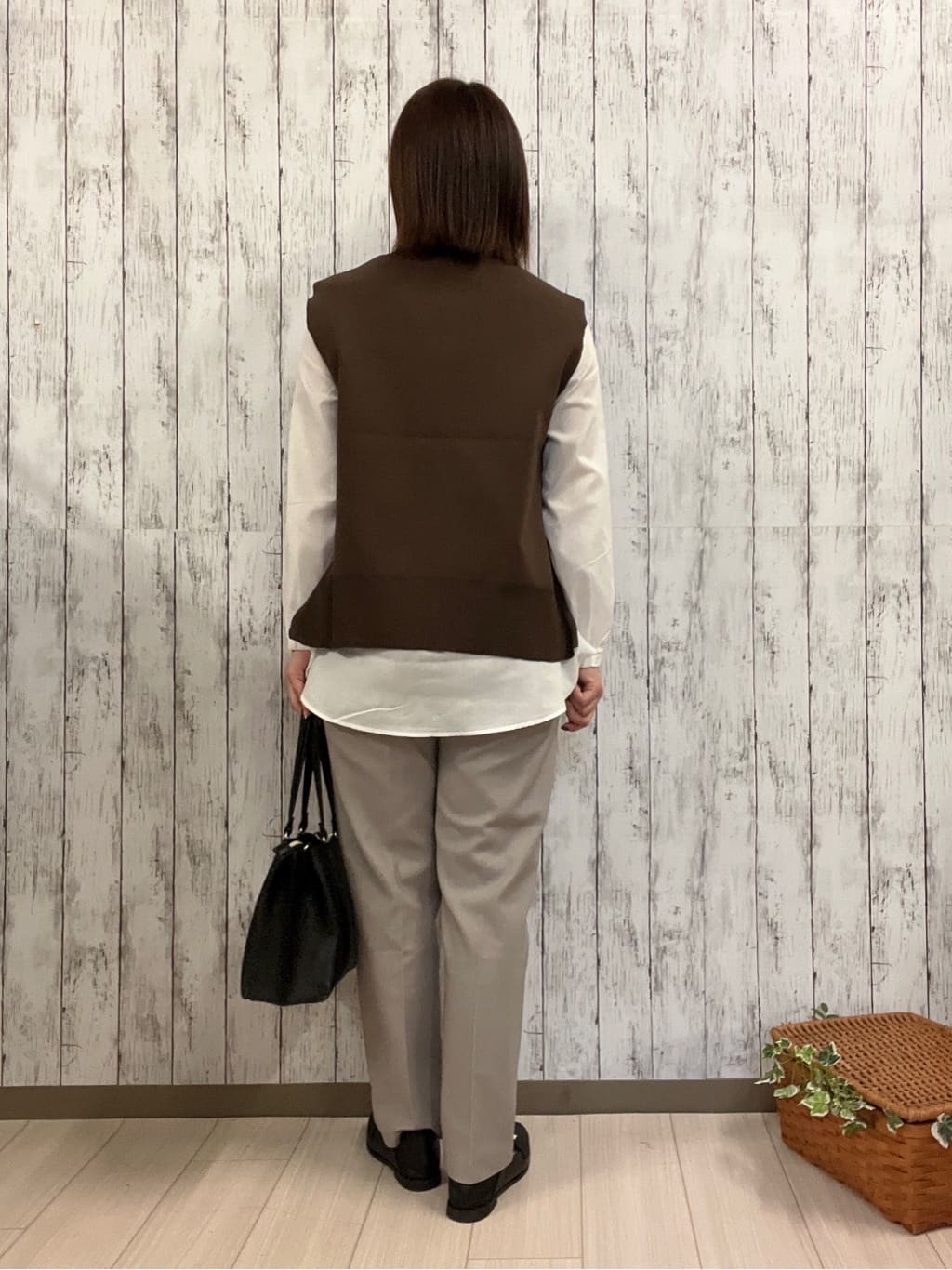 シカさんの「SHOO･LA･RUE｜【洗濯機可/S-3L/美脚シルエット】通勤・セレモニーにも　きちんと見えする ソフトスティックパンツ」を使ったコーディネート