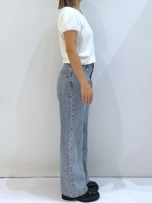 manaさんの「OPAQUE.CLIP｜《6色展開》フェザーパフスリーブVネックニット【洗濯機洗い可】」を使ったコーディネート