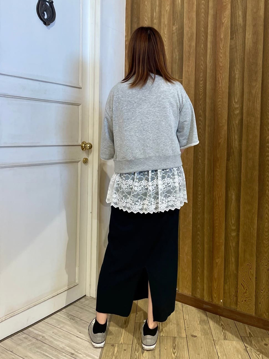 ちえさんの「SHOO･LA･RUE｜【2点セット】ハーフスリーブミニ裏毛プルオーバー＆レースタンクトップセット」を使ったコーディネート