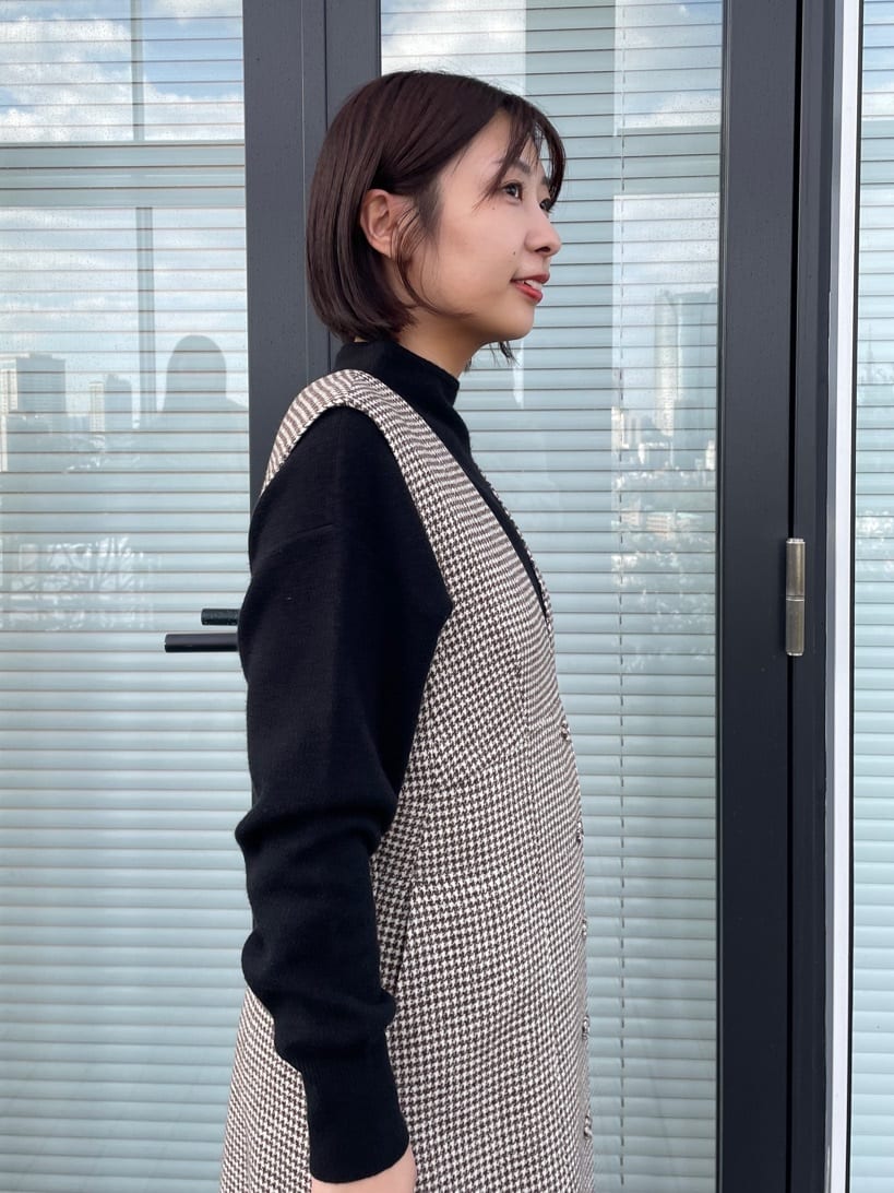 abeさんの「Couture brooch｜【ゆるふわ・通勤】リッシュアンゴラ バックパール調ニット」を使ったコーディネート