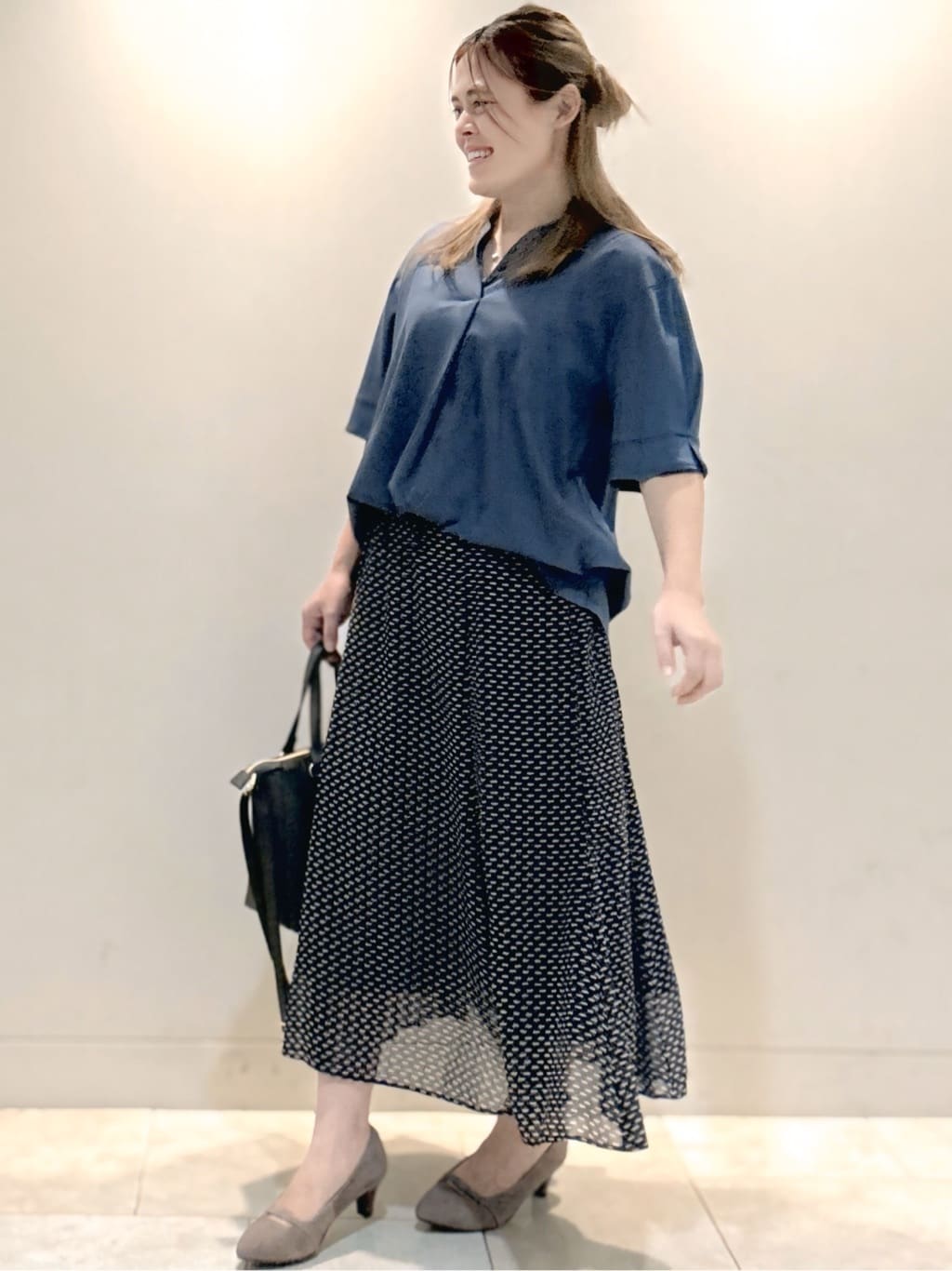 S&auml;K&iuml;さんの「Reflect｜【すっきり見え！長め丈／マシンウォッシュ可】スキッパーネックジャージトップス」を使ったコーディネート
