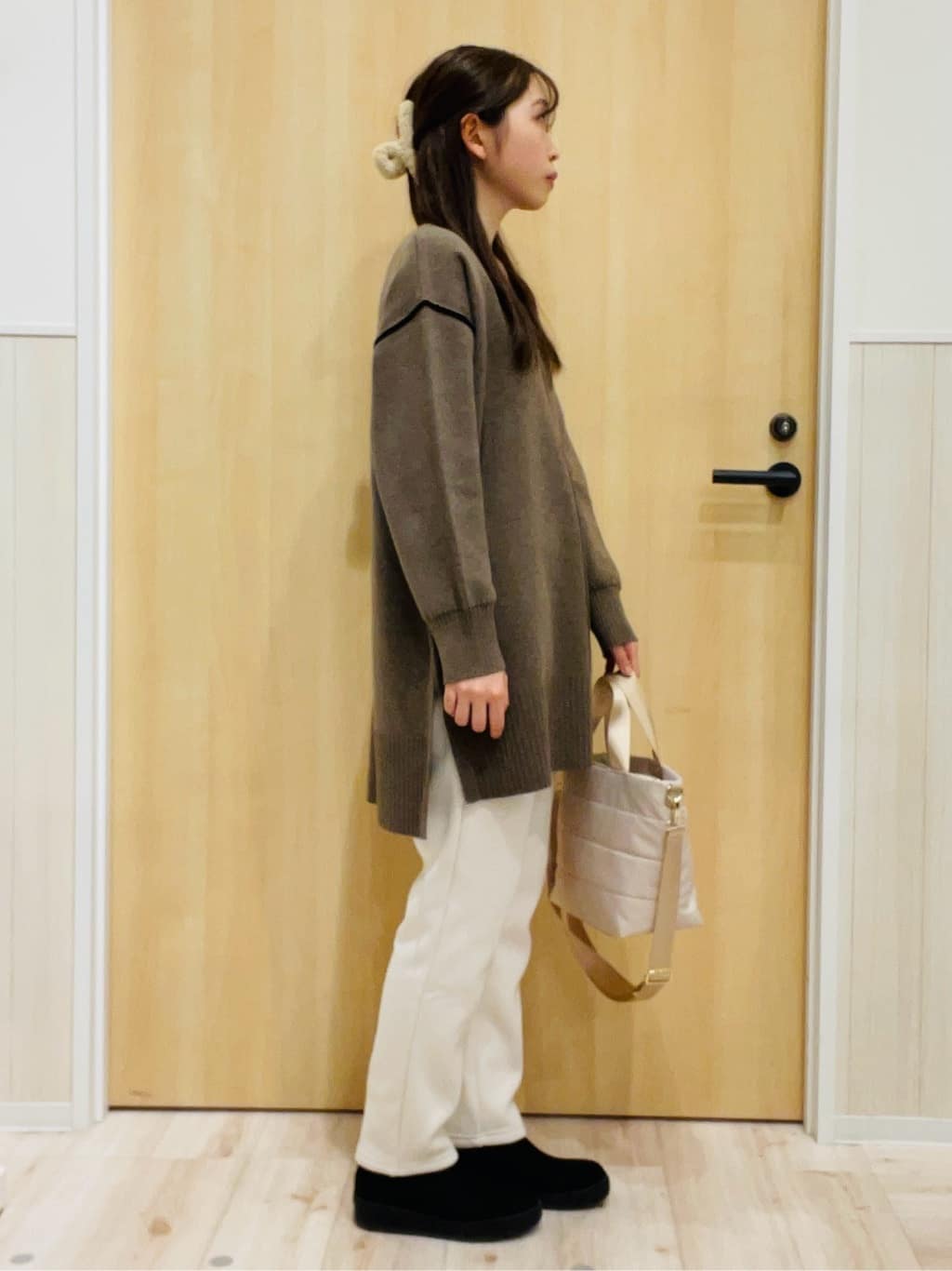minamiさんの「SHOO･LA･RUE｜【洗濯機可/毛玉レス】上品に体型カバー チュニックニットワンピース」を使ったコーディネート