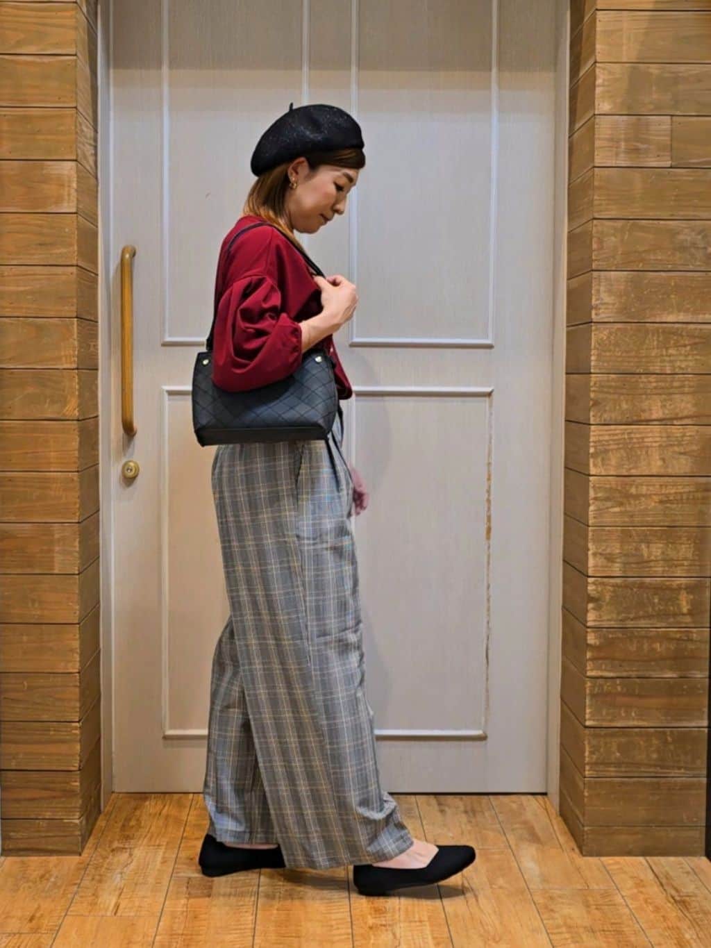きららさんの「SHOO･LA･RUE｜【洗濯機可/S-LL】すっきり上品きれい見え タックワイドパンツ」を使ったコーディネート