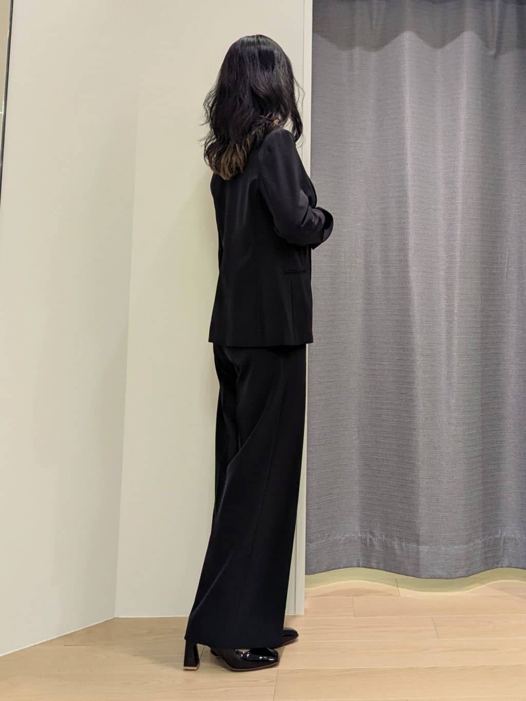miiさんの「INDIVI｜【洗える／UVケア／スーツ】ストレッチワイドパンツ」を使ったコーディネート