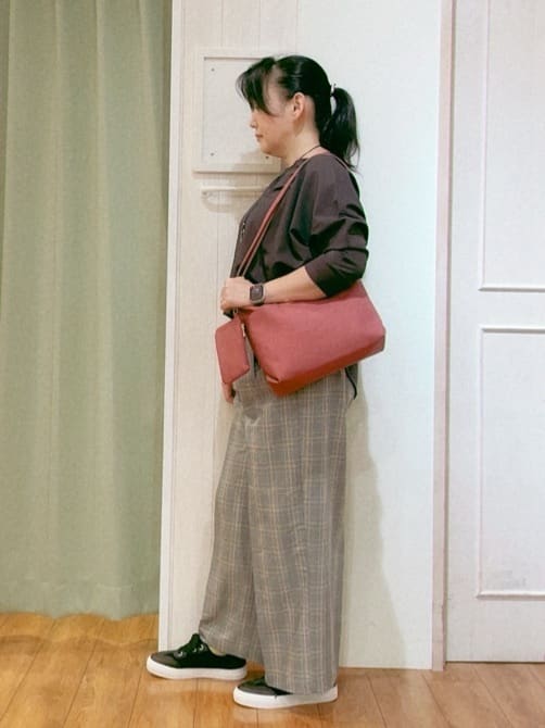 ke-yさんの「SHOO･LA･RUE｜【洗濯機可/S-LL】すっきり上品きれい見え タックワイドパンツ」を使ったコーディネート