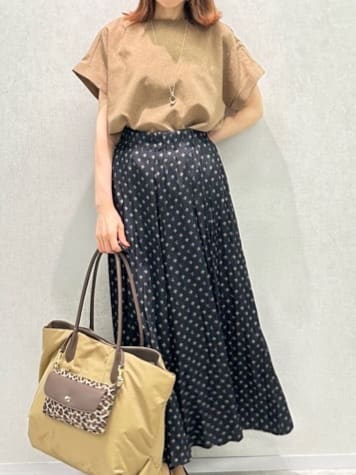Miwaさんの「UNTITLED｜【セットアップ可/はっ水/通勤】リラククール 半袖ブラウス」を使ったコーディネート