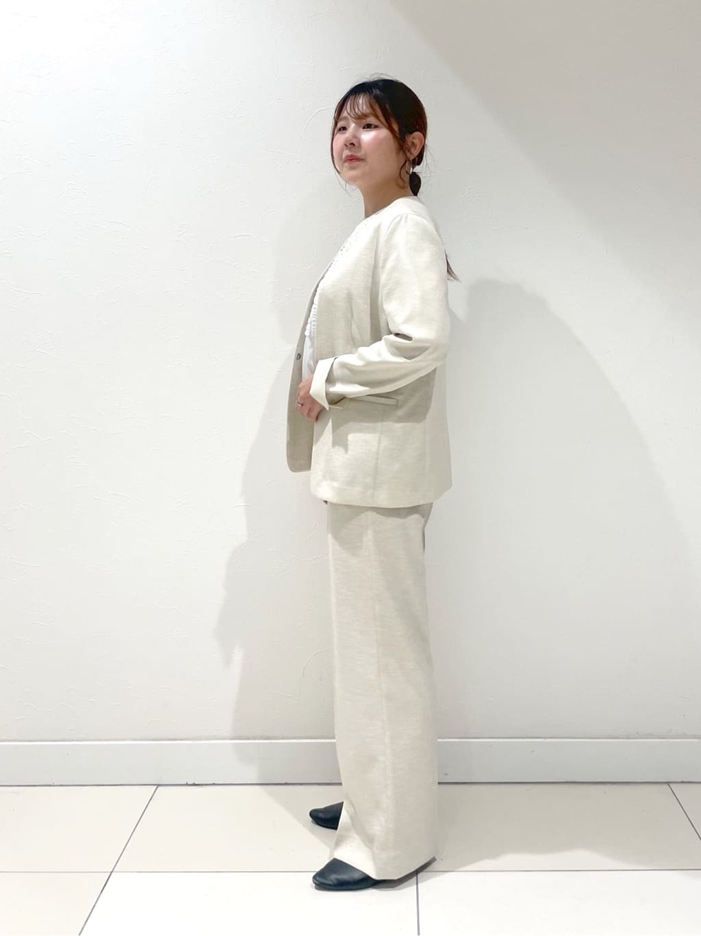 YUUKIさんの「INDIVI｜【洗える】胸元タックフリルブラウス」を使ったコーディネート