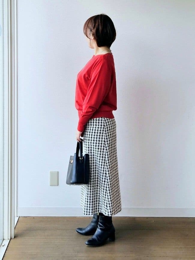 やじまさんの「UNTITLED｜【アンサンブル可/洗える】シルクウールカシミヤ ドルマンスリーブニット」を使ったコーディネート