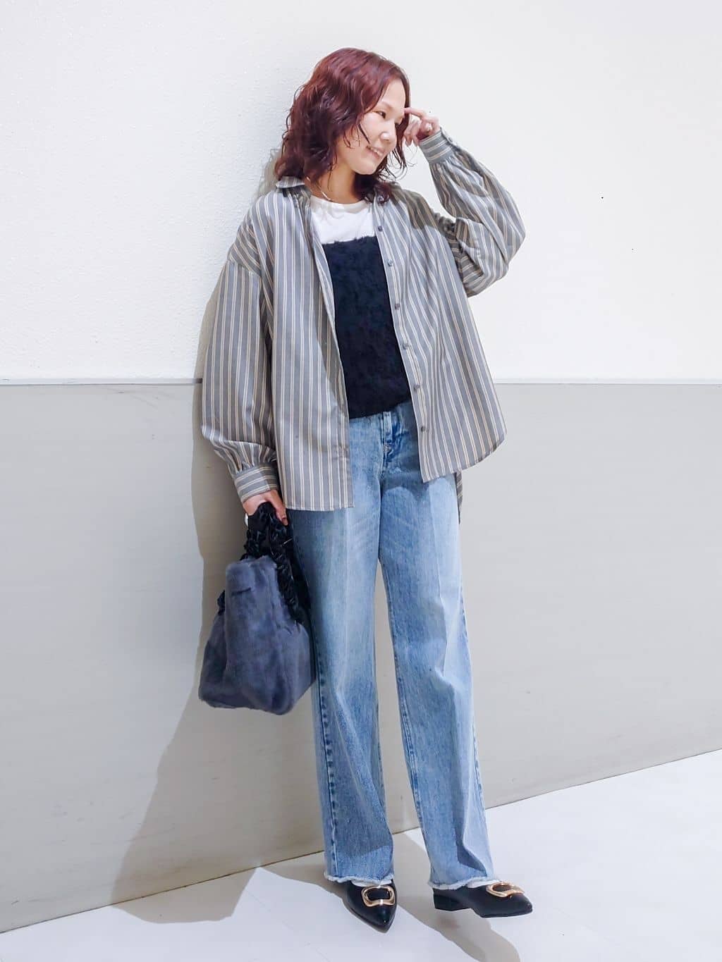 maruさんの「THE SHOP TK｜【後ろ姿もサマになる】ストライプ バックシャーリングシャツ/体型カバー/洗える」を使ったコーディネート