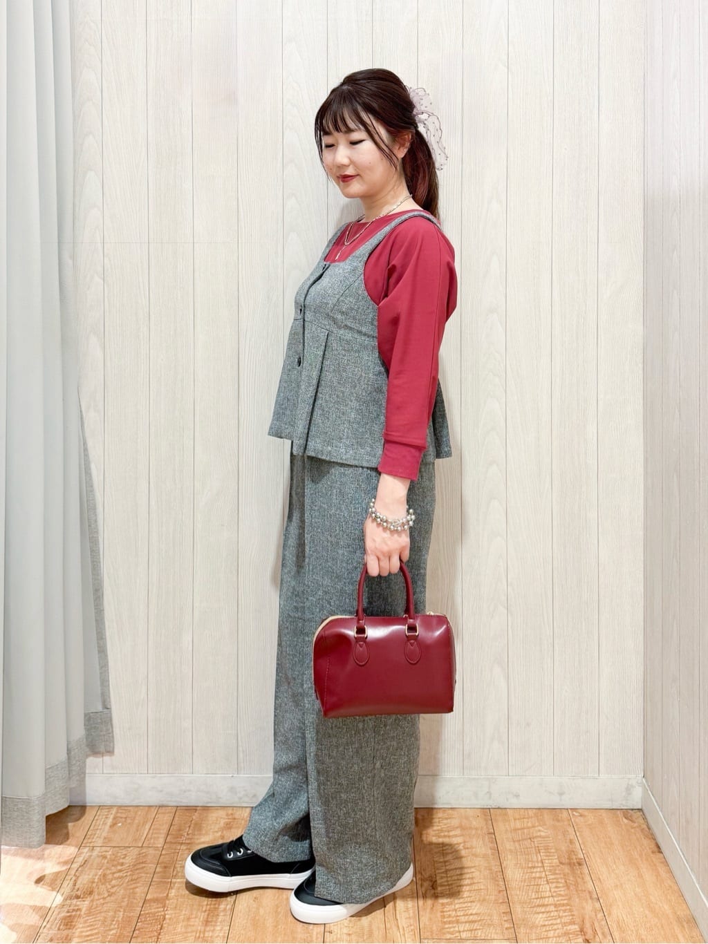 愛さんの「SHOO･LA･RUE｜【2点セット】着るだけで決まる クラシカルなツイード調セットアップ」を使ったコーディネート