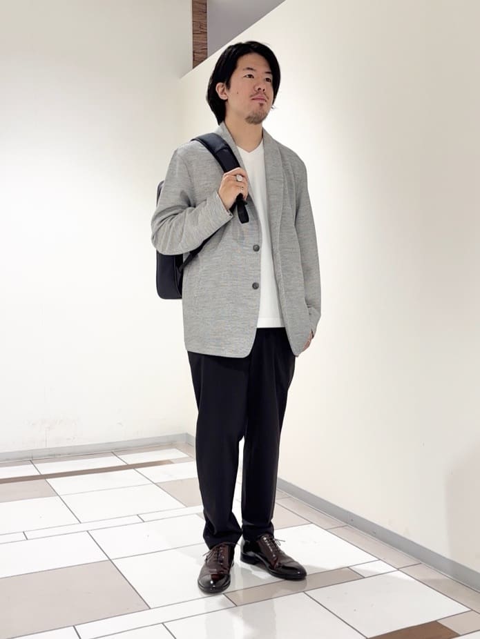及川さんの「TAKEO KIKUCHI｜【尾州織】ショールカラー カーディガン」を使ったコーディネート