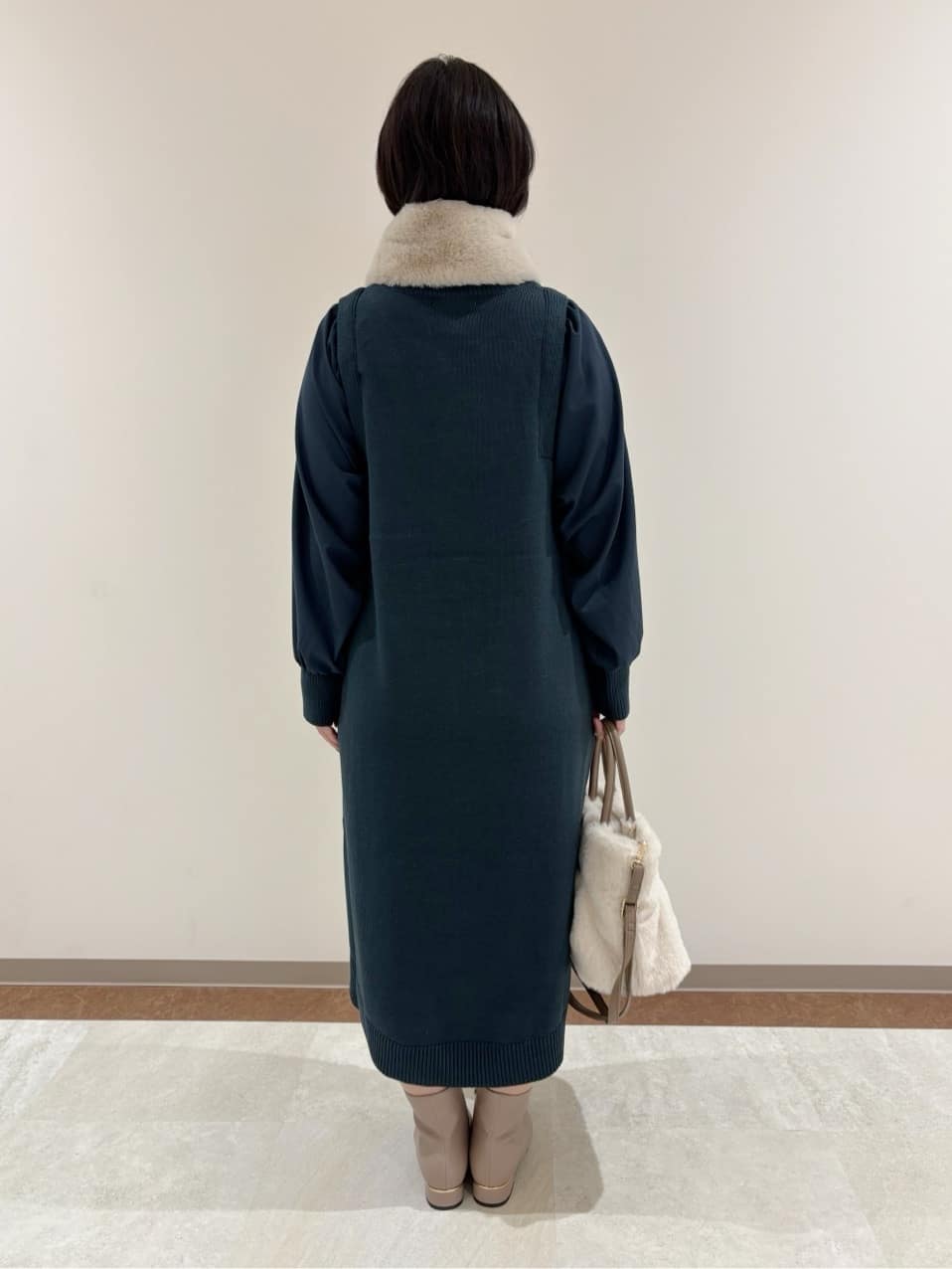 marikoさんの「grove｜一枚で華やぐ、袖布帛ケーブルニットワンピース」を使ったコーディネート