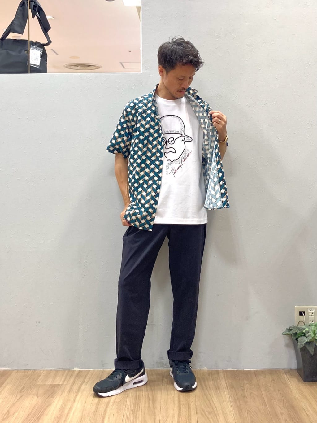 シュンさんの「TAKEO KIKUCHI｜【COOL CITY WEAR】籠目アート柄 サッカーシャツ /通気性」を使ったコーディネート