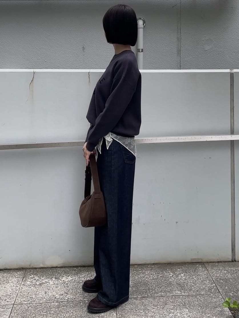 NATSUMIさんの「grove｜カレッジロゴキーネックニット」を使ったコーディネート
