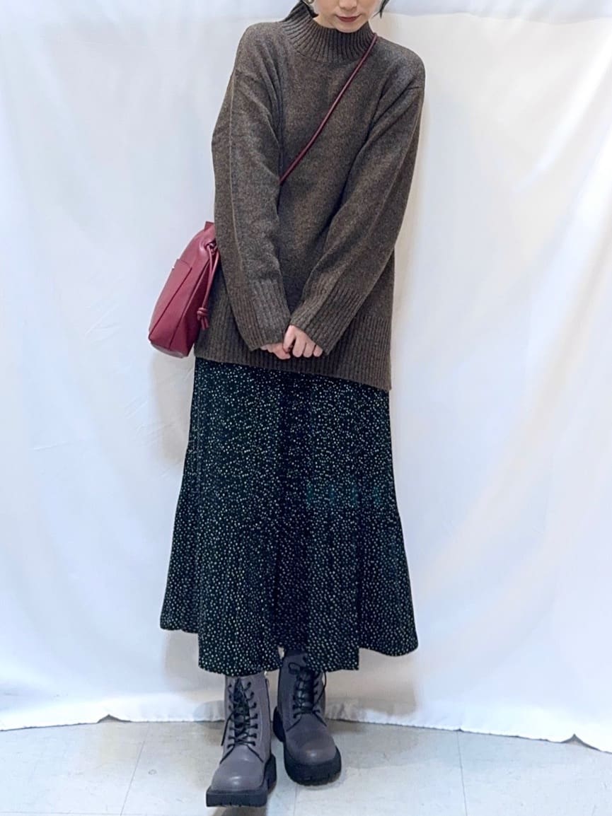 𝐇𝐢𝐫𝐨𝐦𝐢さんの「SHOO･LA･RUE｜【S-LL】ゆるシルエットな メランジタートルニット」を使ったコーディネート