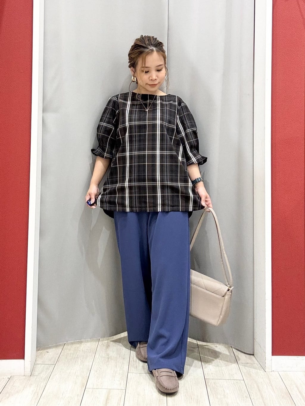 shioさんの「SHOO･LA･RUE｜【S-LL/5分袖】お袖タックできれいに魅せる 大人のチェックブラウス」を使ったコーディネート