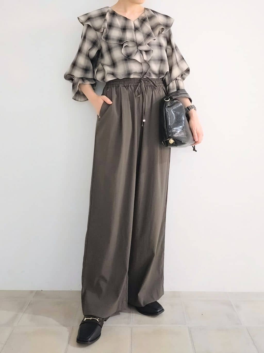 miomioさんの「SHOO･LA･RUE｜【着丈選べる/S-LL】触れる度ひんやり ゆるきれい イージーワイドパンツ」を使ったコーディネート