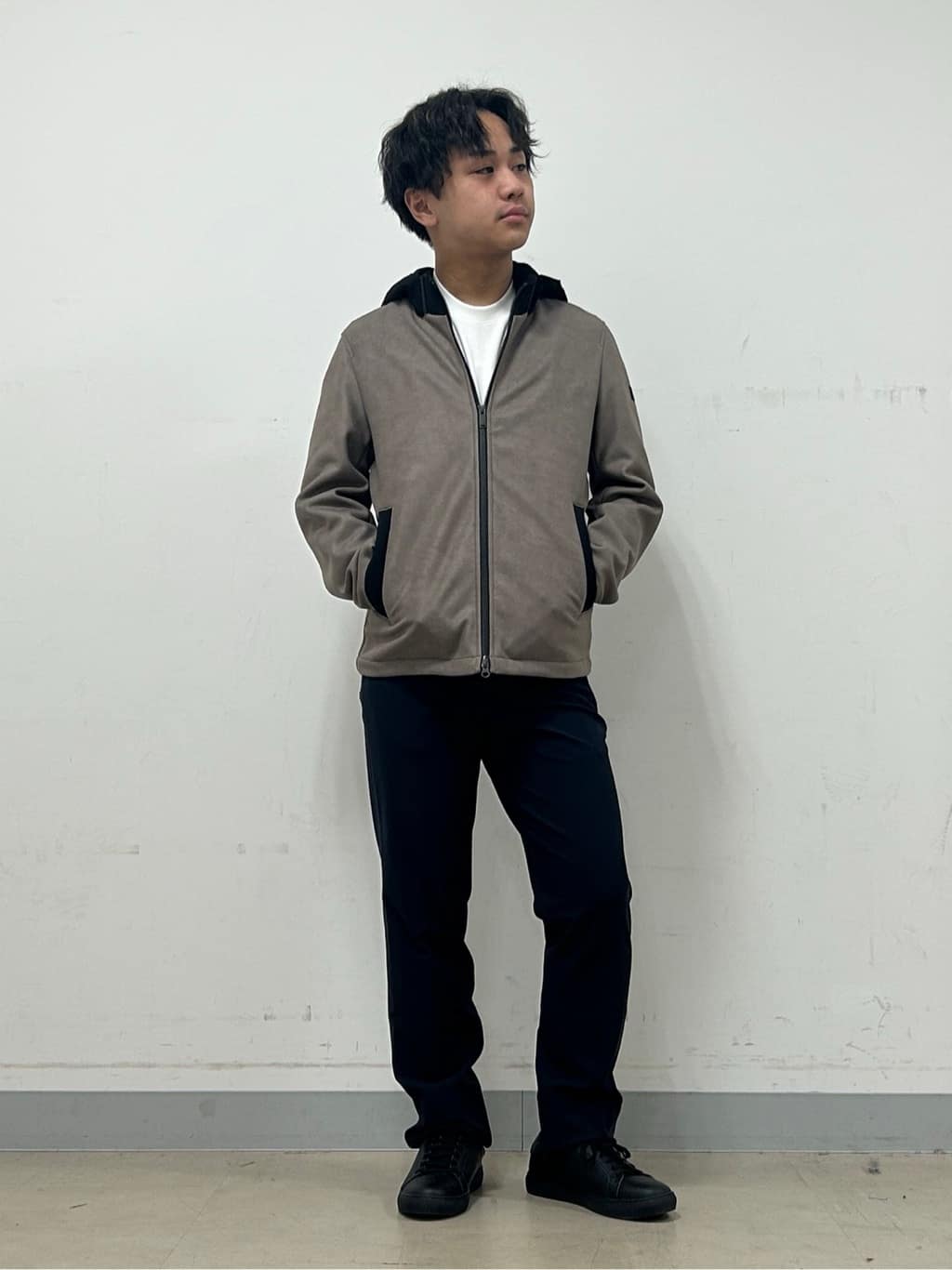 Hiroさんの「TAKEO KIKUCHI｜【JUST ONE LAYER】ダウンファブリック ジップアップ フード ブルゾン」を使ったコーディネート