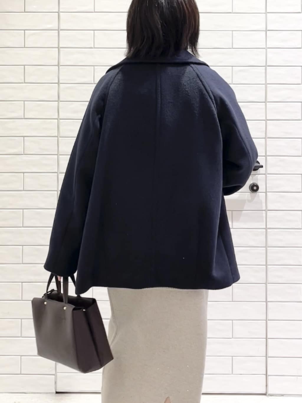 しおりさんの「OPAQUE.CLIP｜カシミヤブレンドウールミドルピーコート」を使ったコーディネート