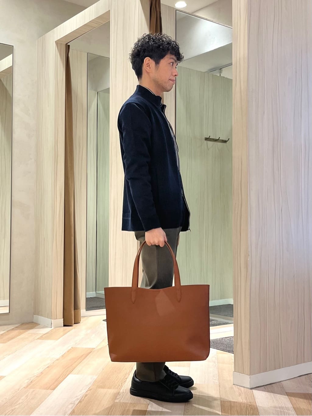 URAさんの「TAKEO KIKUCHI｜【抗菌防臭/シーズンレス】シアサッカー ジャージシャツ」を使ったコーディネート