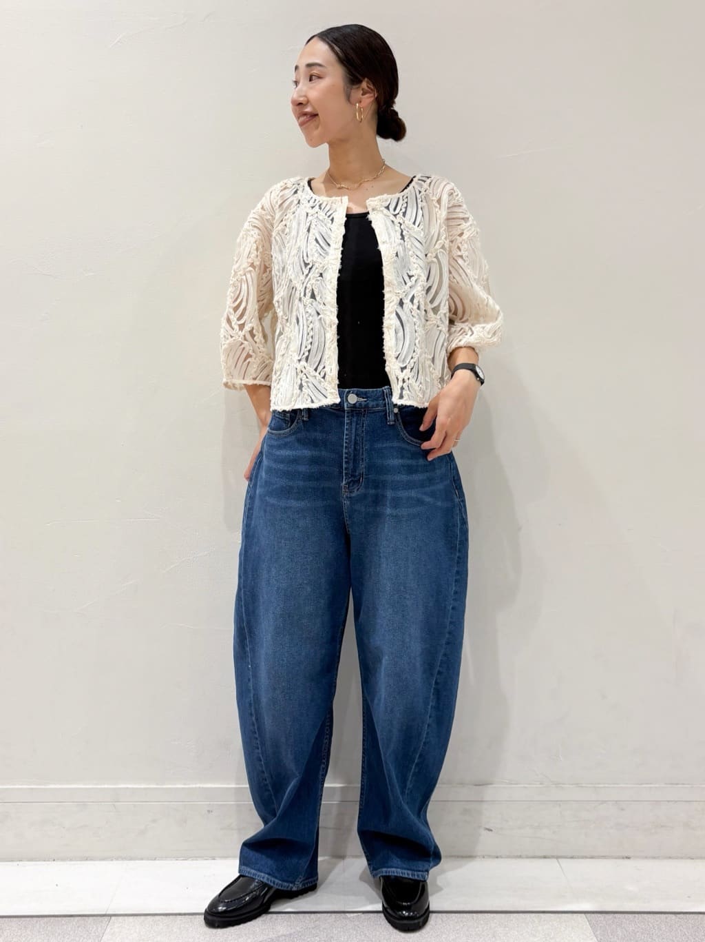 ちえさんの「OPAQUE.CLIP｜シアー刺繍レース前開きブラウス【洗濯機洗い可】」を使ったコーディネート