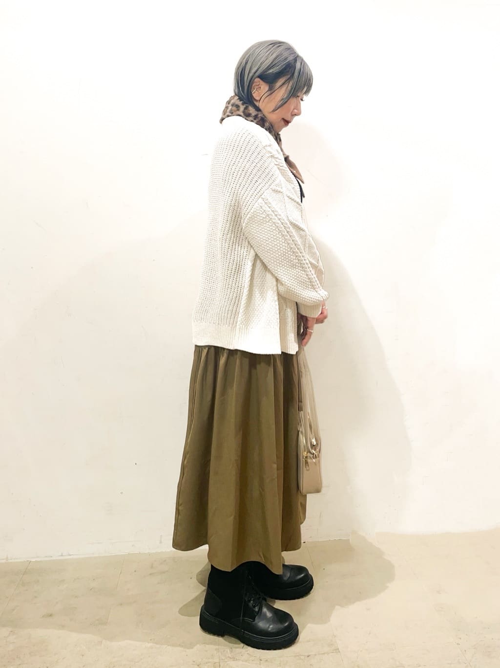 Ricoさんの「SHOO･LA･RUE｜ファー&times;パール風付きニットティペット」を使ったコーディネート