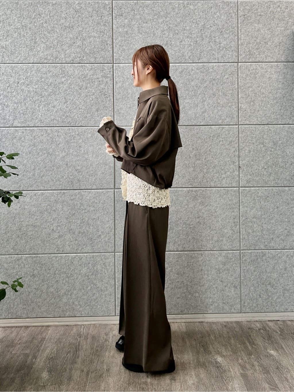 harunaさんの「CODE A｜urban tailor wide trousers」を使ったコーディネート