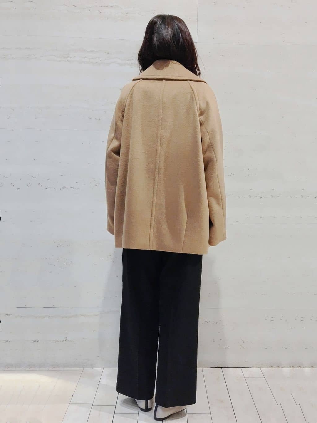 よしみさんの「OPAQUE.CLIP｜カシミヤブレンドウールミドルピーコート」を使ったコーディネート