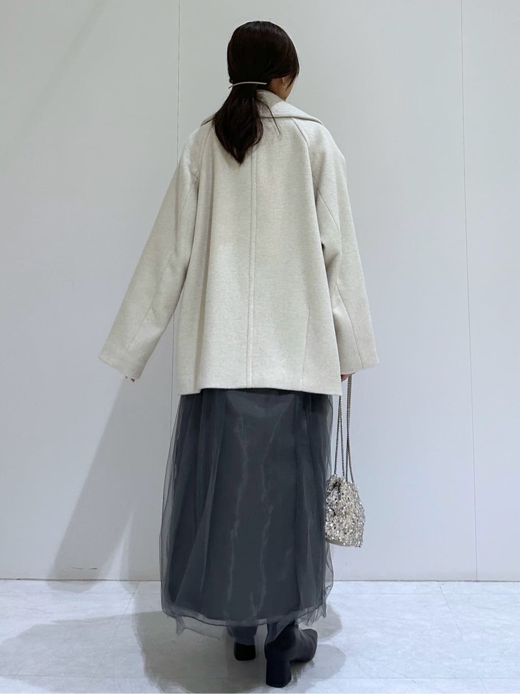 makiさんの「OPAQUE.CLIP｜カシミヤブレンドウールミドルピーコート」を使ったコーディネート
