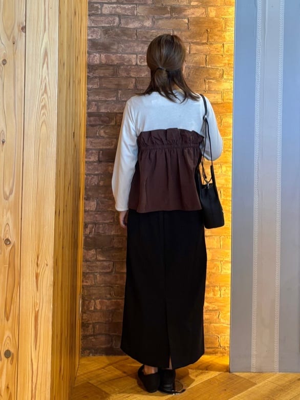 mieさんの「SHOO･LA･RUE｜【洗濯機可/S-LL】1枚で華やか フリルドッキングトップス」を使ったコーディネート