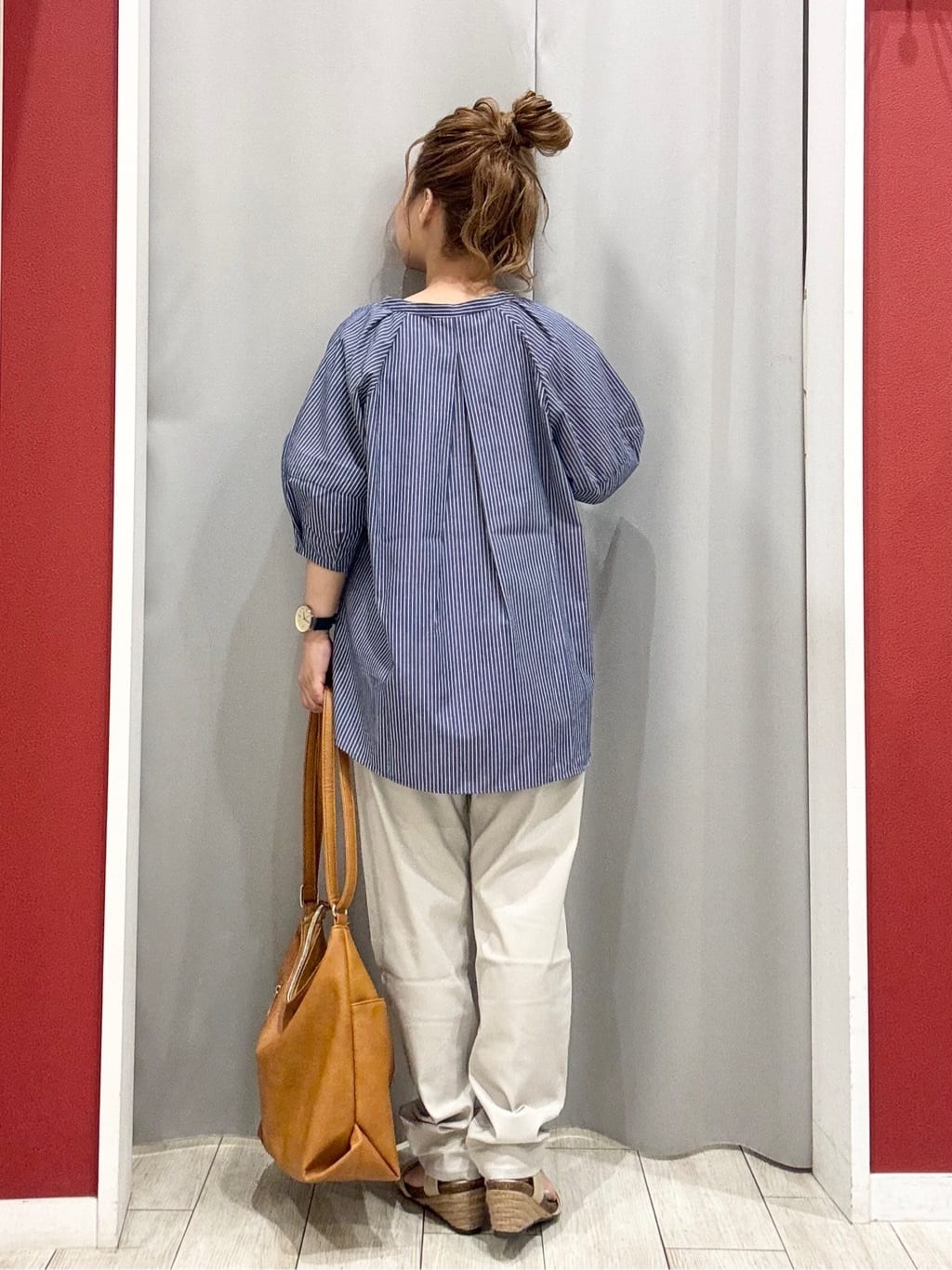 shioさんの「SHOO･LA･RUE｜【S-LL/洗濯後しわになりにくい】ランタンスリーブで女性らしく 5分袖スキッパーブラウス」を使ったコーディネート