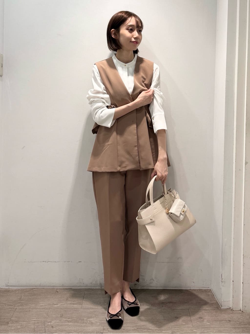 ぶまりんさんの「OPAQUE.CLIP｜フリルペプラムジレ／セットアップ対応可【洗濯機洗い可】」を使ったコーディネート