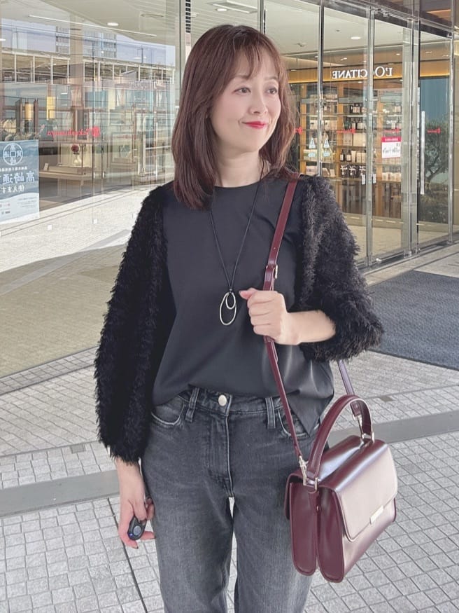 makiさんの「UNTITLED｜【丸首/Tシャツ風/短丈】シャギースリーブ ポンチカットソー」を使ったコーディネート