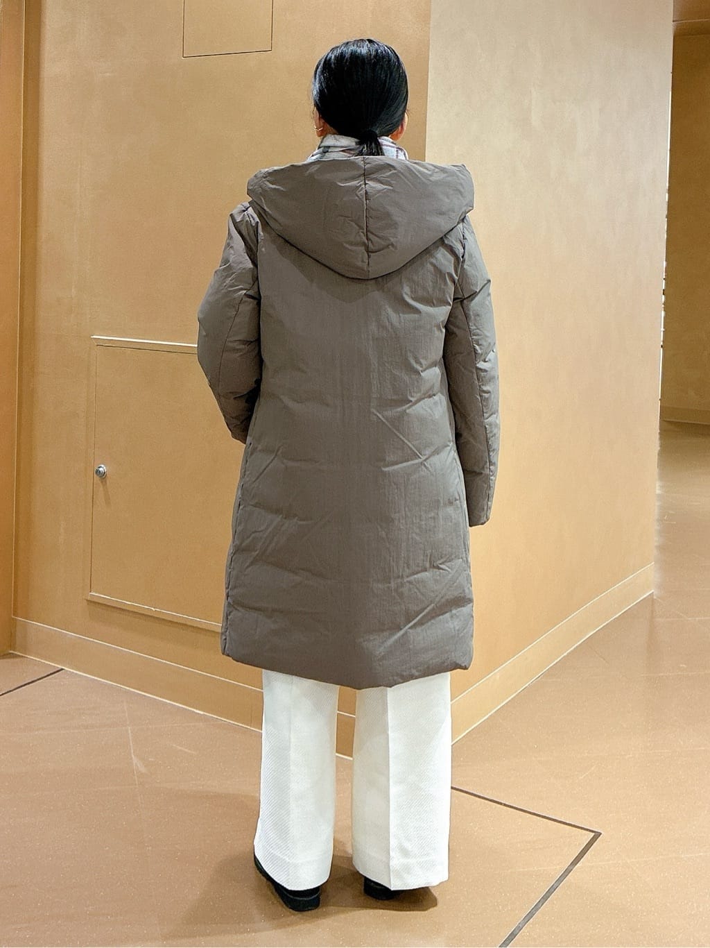 hattoriさんの「INDIVI｜【撥水／洗える】ステッチレス ロングダウンコート」を使ったコーディネート