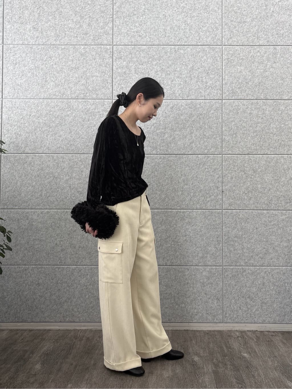 ひなさんの「INDIVI｜フェイクファーマイクロバッグ」を使ったコーディネート