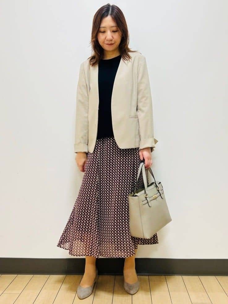 miiiさんの「Reflect｜【WEB先行カラーあり／マシンウォッシュ可／ウエスト総ゴム】コツキ幾何柄ロングスカート」を使ったコーディネート