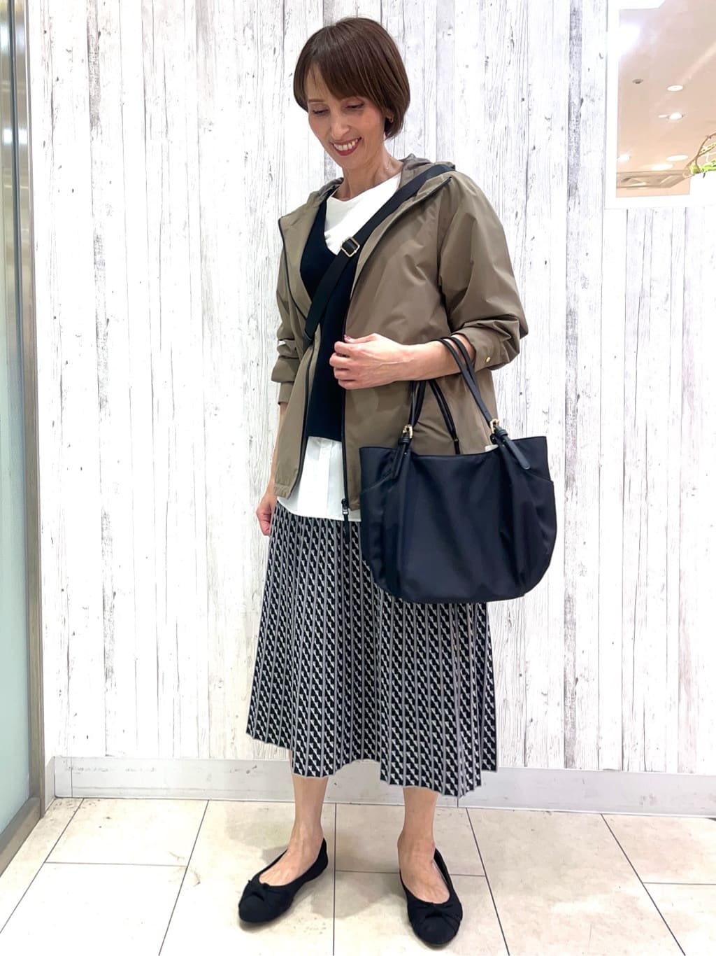 TOMOMIさんの「Reflect｜【ライトアウター／キレイ見え／気軽な羽織に◎】スポーティライトアウター」を使ったコーディネート