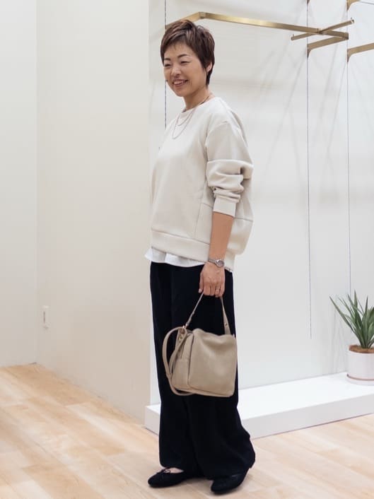 シュウコさんの「grove｜ダンボールコクーンシルエットプルオーバー」を使ったコーディネート