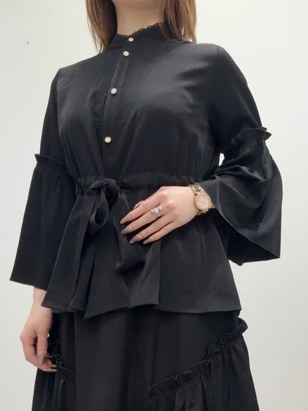 Suma Una本部スタッフさんの「SunaUna｜【COLLECTION LINE】フレアスリーブブラウス」を使ったコーディネート