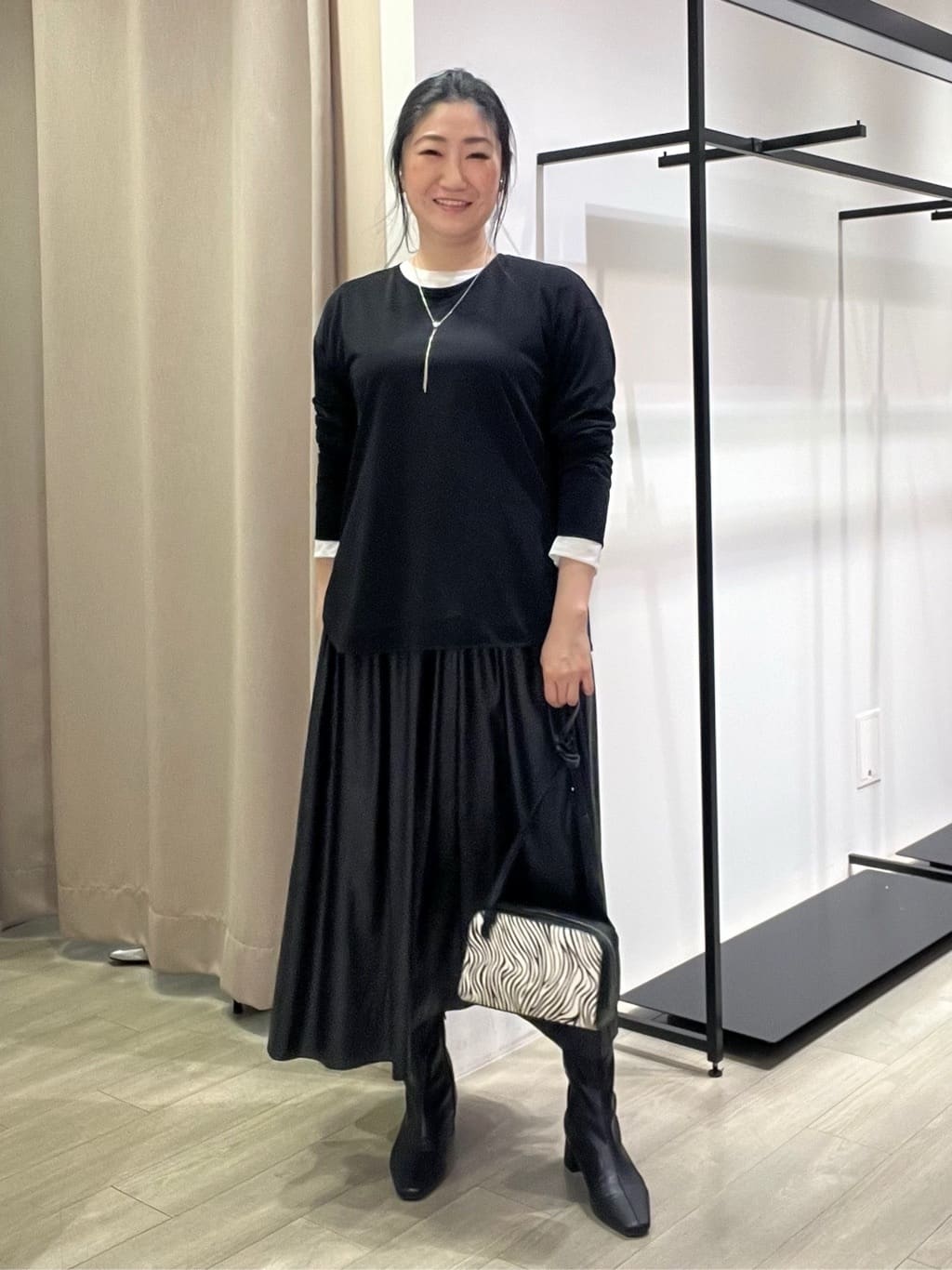 TOMOMIさんの「INDIVI｜ストレッチシアーロングTシャツ」を使ったコーディネート
