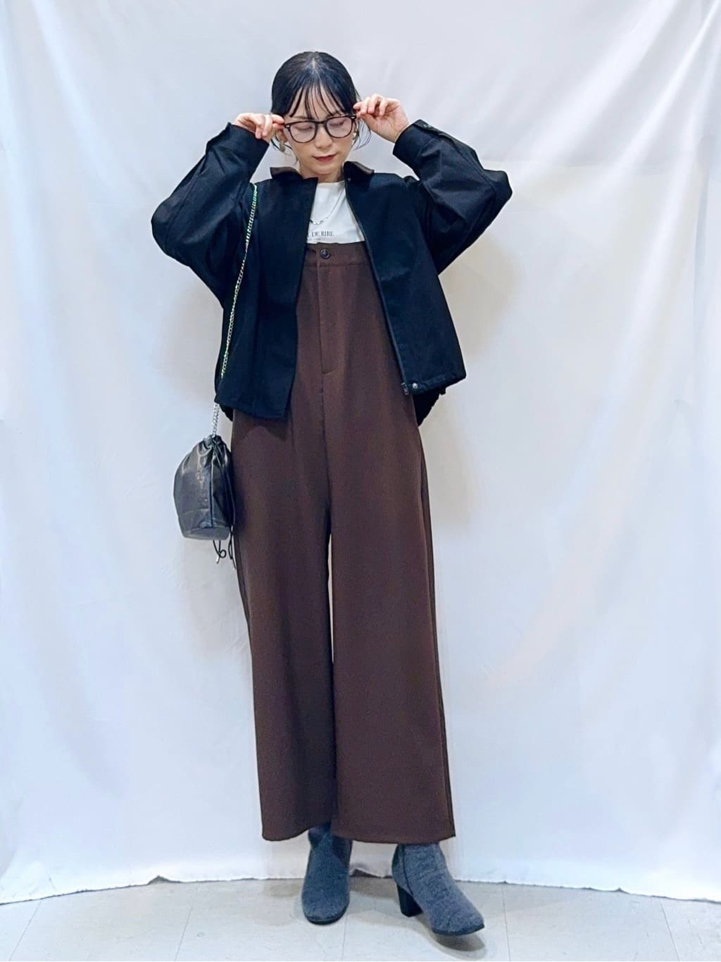 𝐇𝐢𝐫𝐨𝐦𝐢さんの「SHOO･LA･RUE｜大人カジュアルな一着。カバーオール」を使ったコーディネート