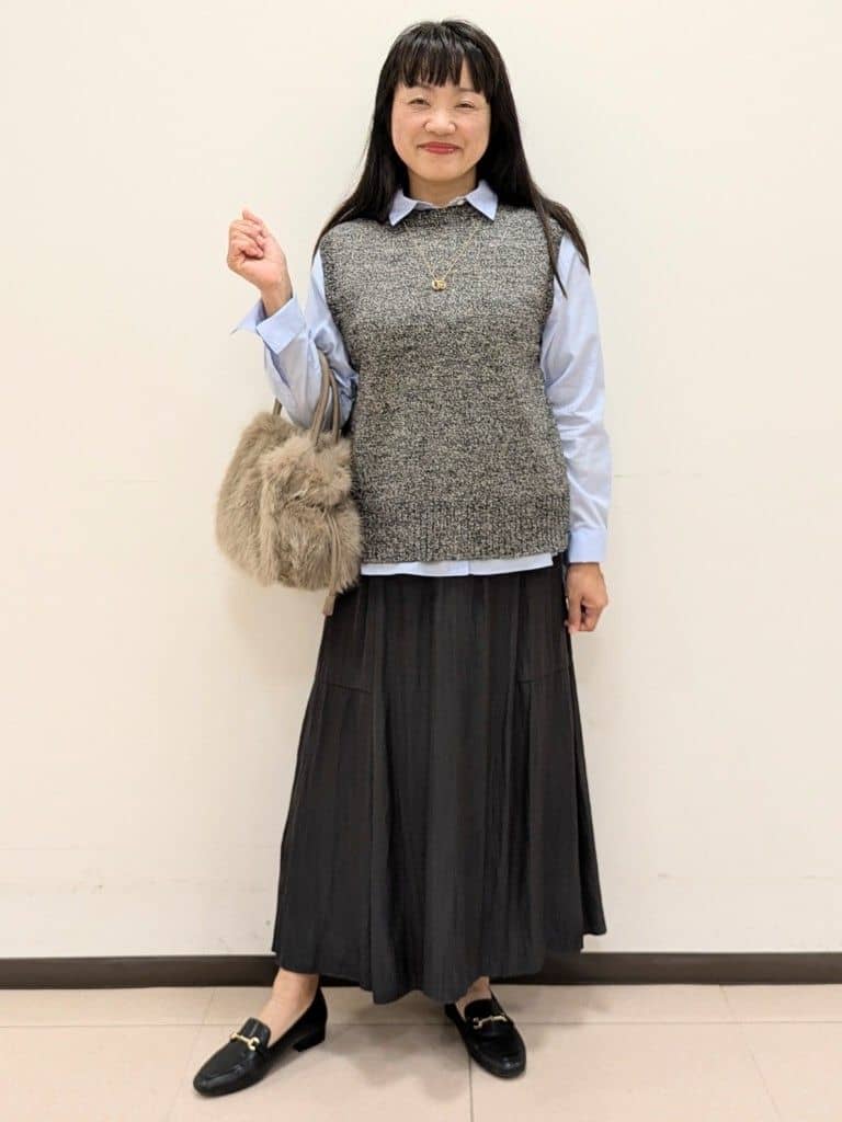 ともさんの「UNTITLED｜【重ね着レイヤードに】杢調ニットベスト」を使ったコーディネート
