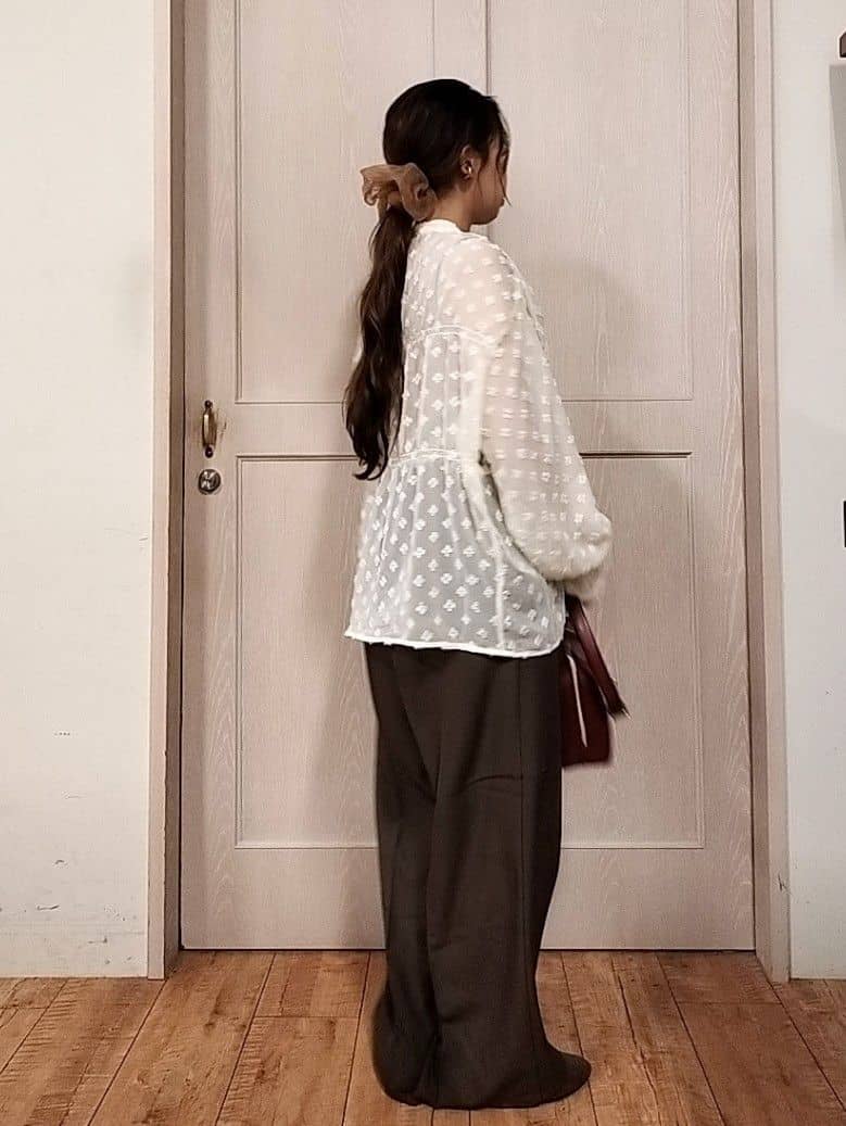 masamiさんの「SHOO･LA･RUE｜華やかにさをプラスする シアードビー シャーリングブラウス」を使ったコーディネート