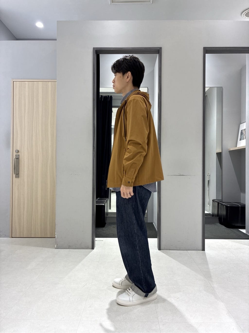わいずみさんの「TAKEO KIKUCHI｜【3D ナイロン ストレッチ】ジップアップ フードブルゾン」を使ったコーディネート